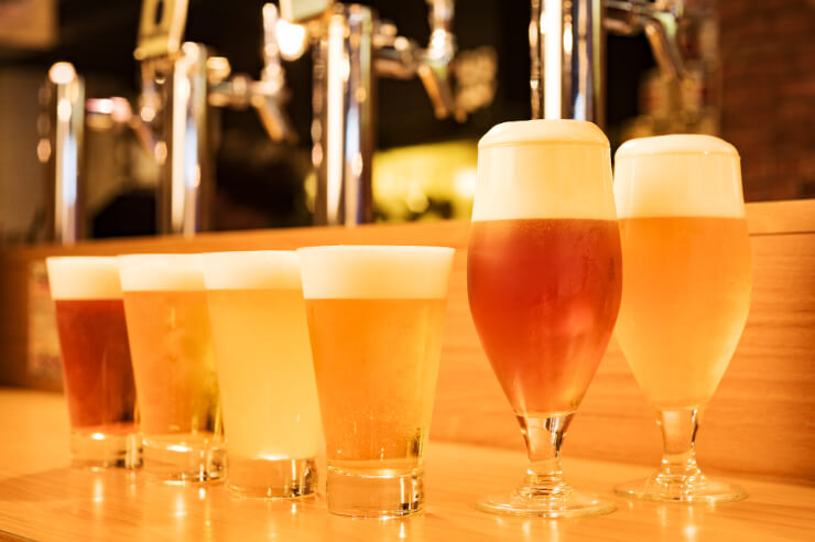 酒類免許から販売戦略まで：成功を収める飲食店開業者のためのお酒メニュー開発